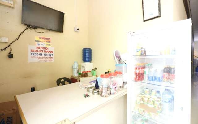 SPOT ON 92569 Anto Homestay SyariahNearPelabuhan Feri Harbor Bay
