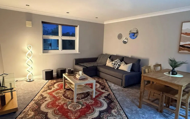 Quaint Bracknell Apartment With Two Bedrooms