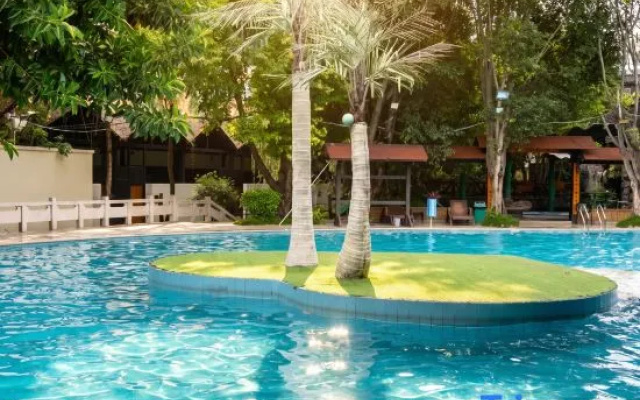 Tianchidu Hot Spring Resort – Pool – Mile