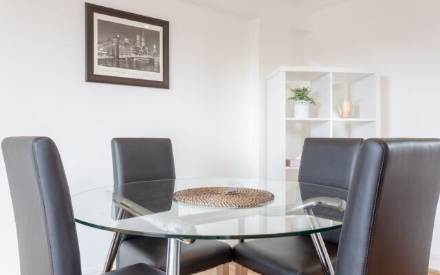 Comfortable 2 Bedroom Apartment By Earls Court