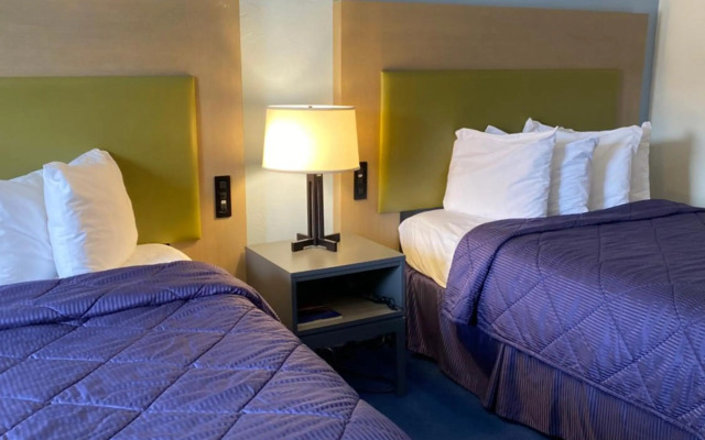 Pictured Rocks Inn & Suites