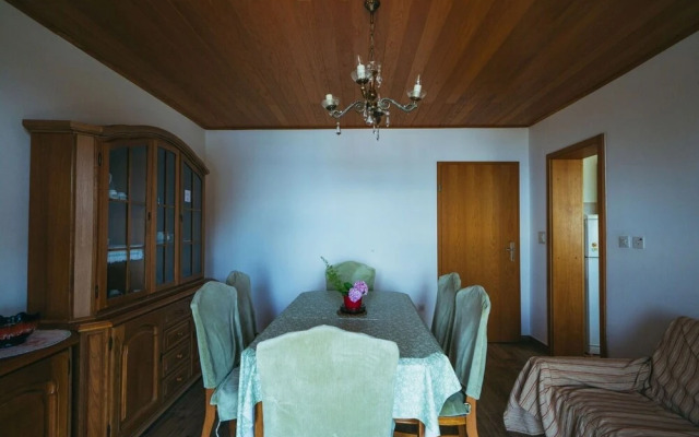Lovre - Close to the sea - A1