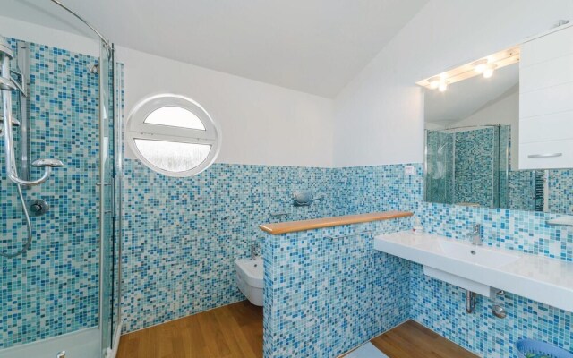 Beautiful Home in Primosten With Wifi and 6 Bedrooms