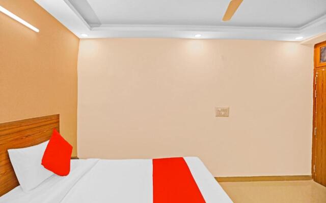 OYO 85984 Hotel Happy Spring