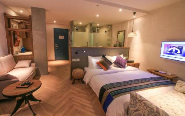 The Twelve Manor Terraces Lodge