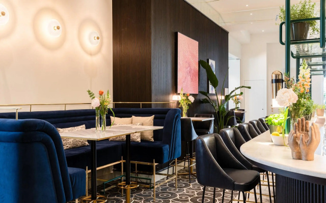 Sapphire House Antwerp, Autograph Collection