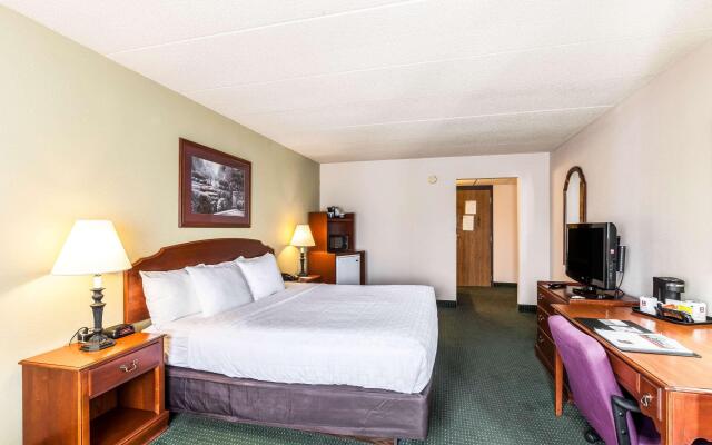 AmericInn & Suites By Wyndham Baraboo Event Center