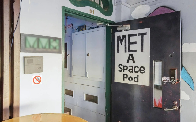 MET A Space Pod @ Boat Quay