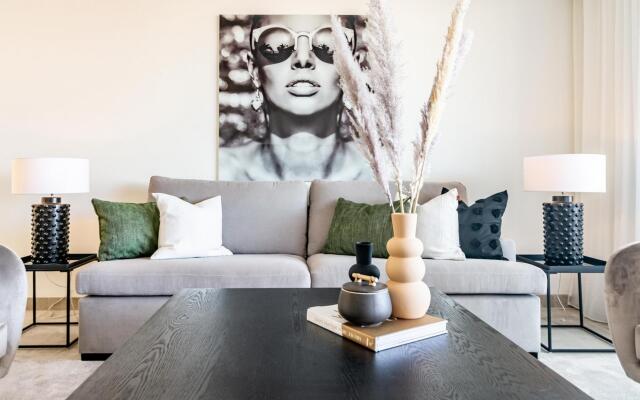 INF3- Luxury apartment close to all amenities.