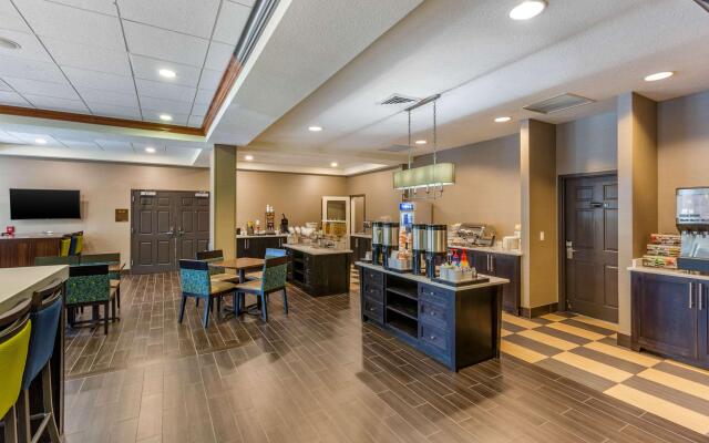 Comfort Inn & Suites Logan Near University