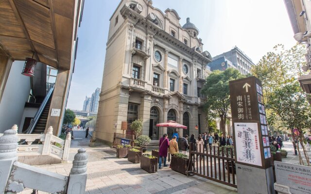 Summer Flower Apartment