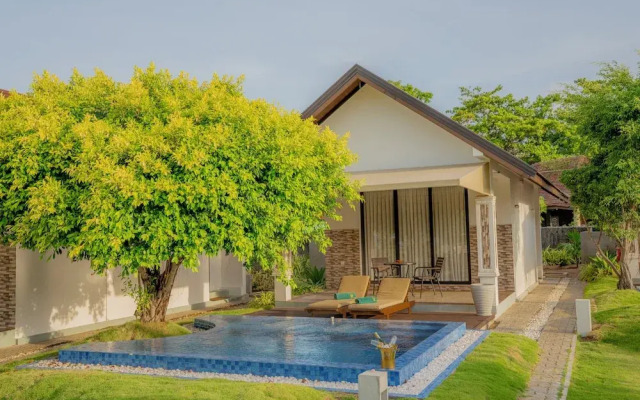 Uppuveli Beach by DSK