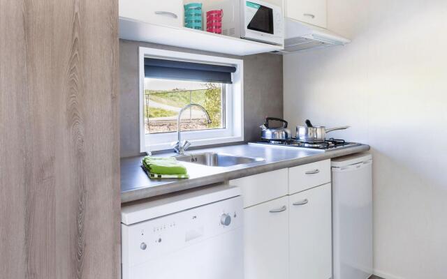 Comfy Chalet With Microwave, 500 m. From the Beach