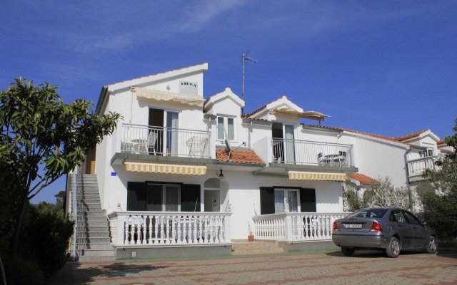 Apartment Vik - 250 m from beach A3 Brodarica, Riviera Sibenik
