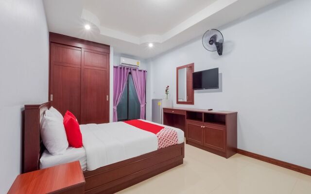 OYO 1087 Udom Khomkham Apartment