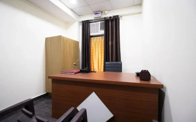 OYO 42732 Qlark Palace