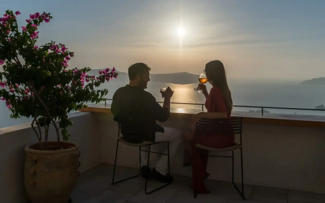 Porto Fira Suites