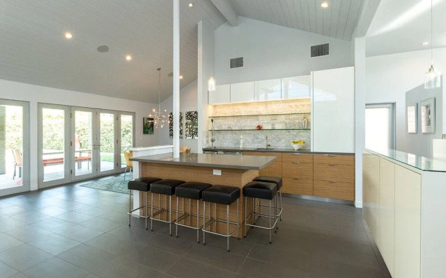Tranquilo 3 Bedroom Home by RedAwning