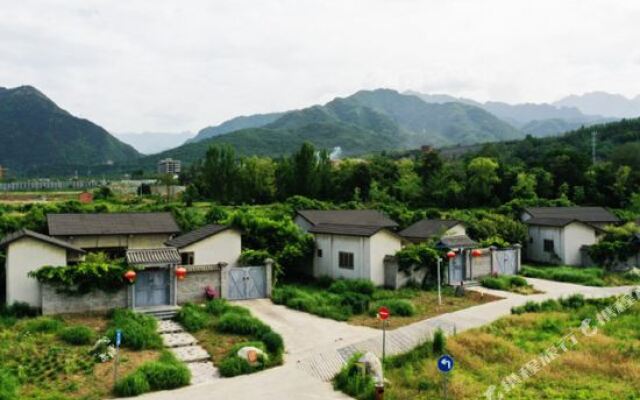 Scenery Retreats (Qinling Mount Taibai Hot Spring Retreat)