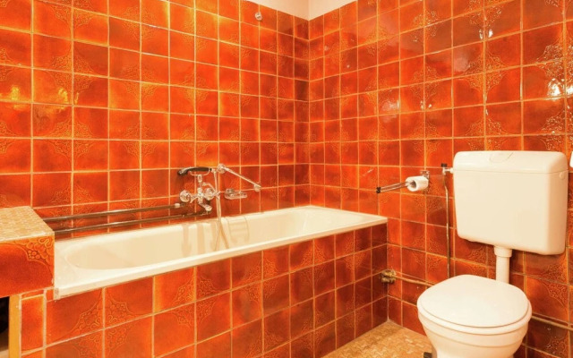 Secluded Farmhouse in Balkbrug with Hot Tub