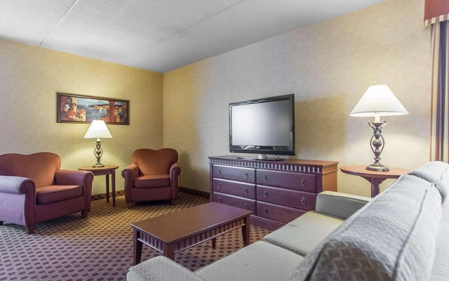 Quality Inn & Suites Bay Front