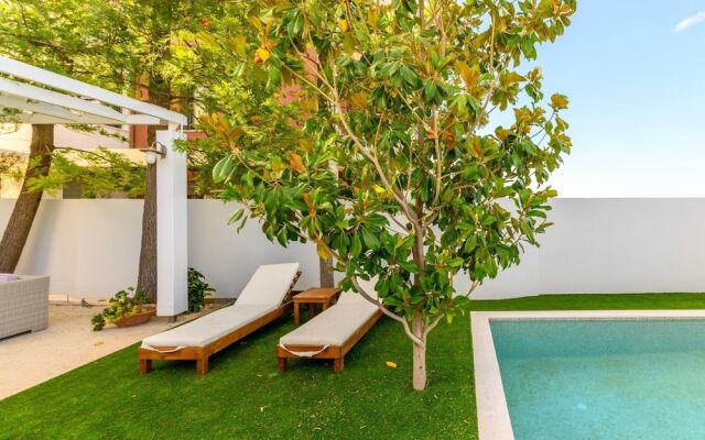 Romantic Homely Villa Aura with Heated Pool