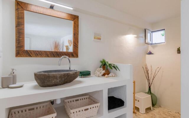 Scenic holiday home in Comunidad Valenciana with pool