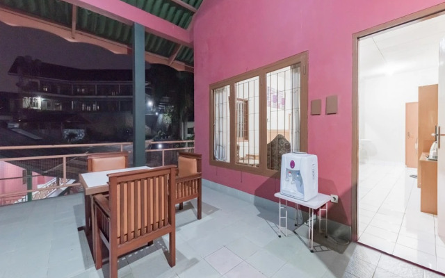 RedDoorz Plus @ Hotel Griya Astoeti