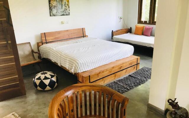 Villa Sooriya Weaving