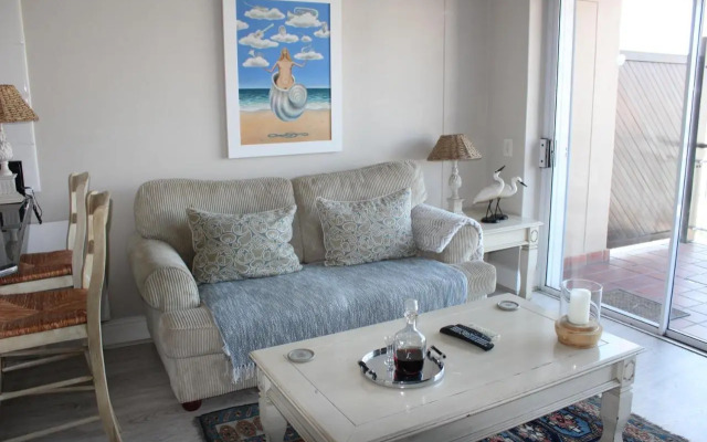 Waterfront, 17 Quay West