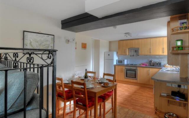 1 New Inn Corner