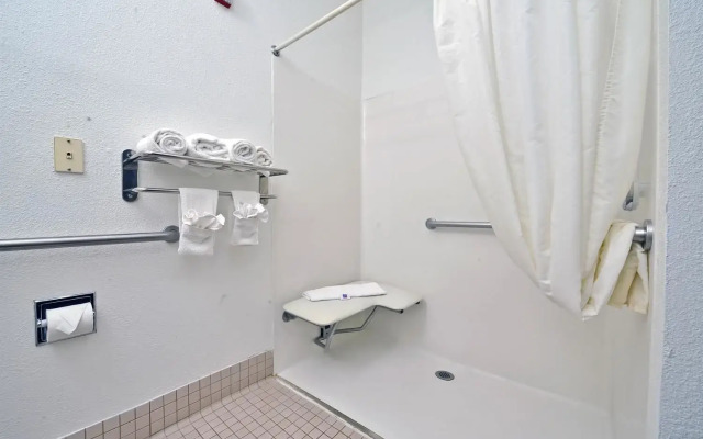 Motel 6 Dallas, TX - North - Richardson