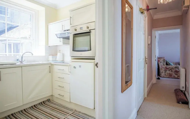 5 Belle Vue Court - 2 Bedroom Apartment - Tenby