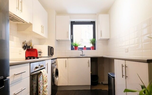 2 Bedroom Flat in Zone 1