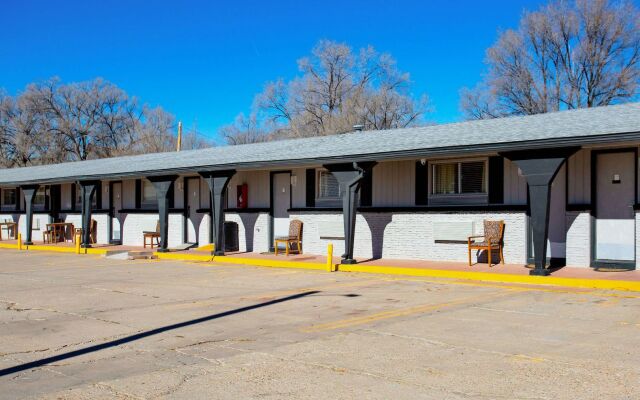 Rodeway Inn & Suites Raton