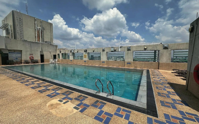 Grand Tower Inn Rama VI Hotel