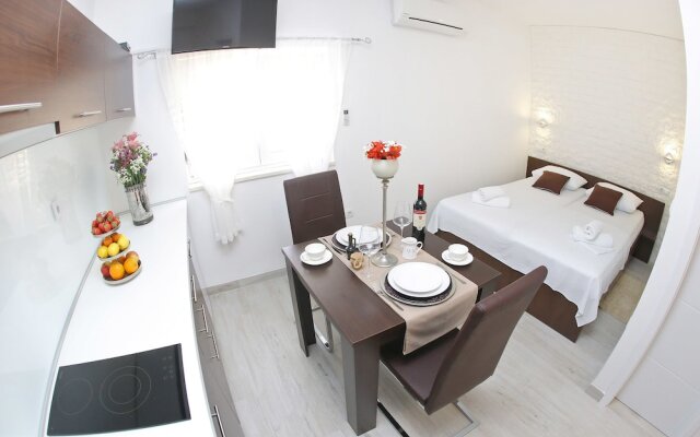 Deluxe Mkc Apartments