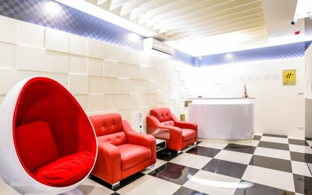 Jade Hotel