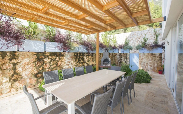 Villa Horizon by Akdenizvillam