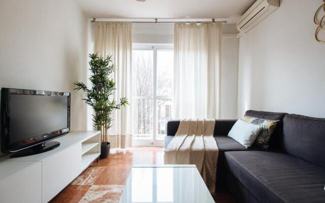 Bright and Familiar Apartment in Alameda