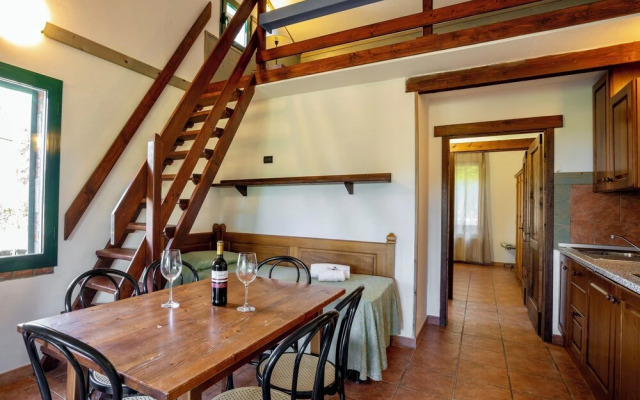 Residence con piscina a Guardistallo