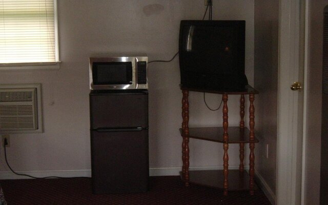 Fels Three Crown Motel