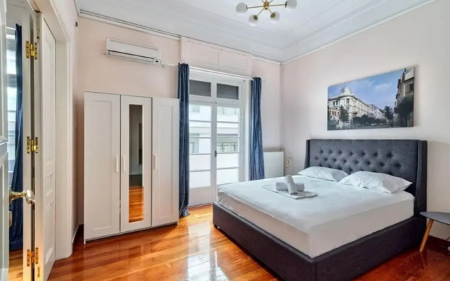 Elegant Apartment in Parliament Square