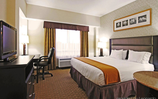 Holiday Inn Express Hotel & Suites Ottawa Airport by IHG