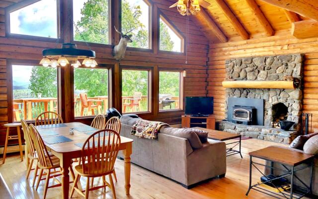 Majestic Vista Mountainside Cabin