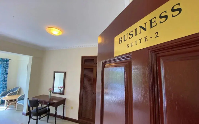 Lux Suites La Vida Sunrise Apartments