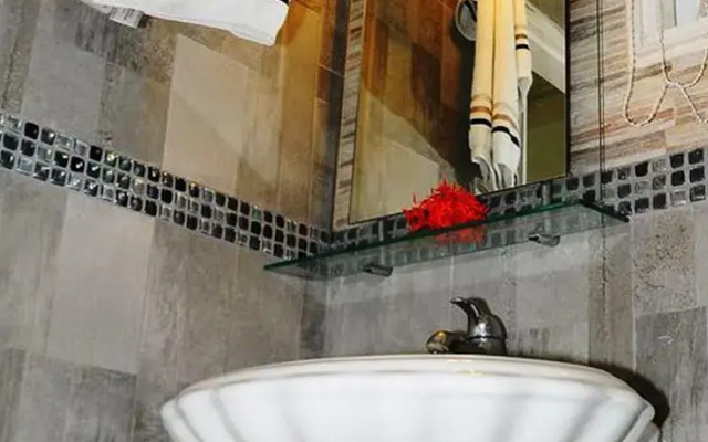 Villa Patiently Waiting