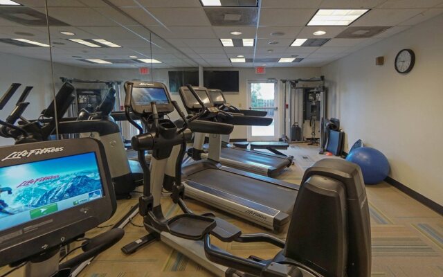 Holiday Inn Express and Suites Savannah - Midtown by IHG