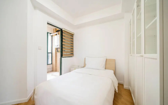 Tyms Spacious 4BR 2BA Apt Xujiahui