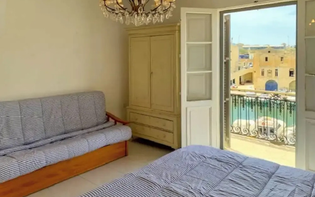 Bougainvillea Breeze & Marina View